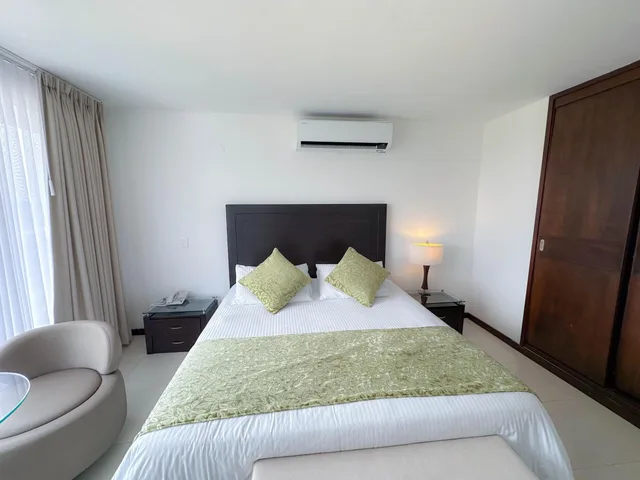 جناح بسرير كوين بجاكوزي، Hotel Anaconda 2/10