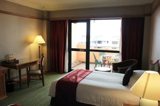 غرفة ديلوكس بسرير مزدوج بغرفة نوم واحدة، Grand Palace Hotel 2/3