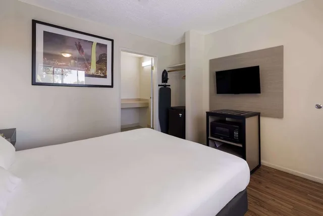 غرفة بسرير كوين لذوي الإعاقة، Rodeway Inn Livermore 1/3