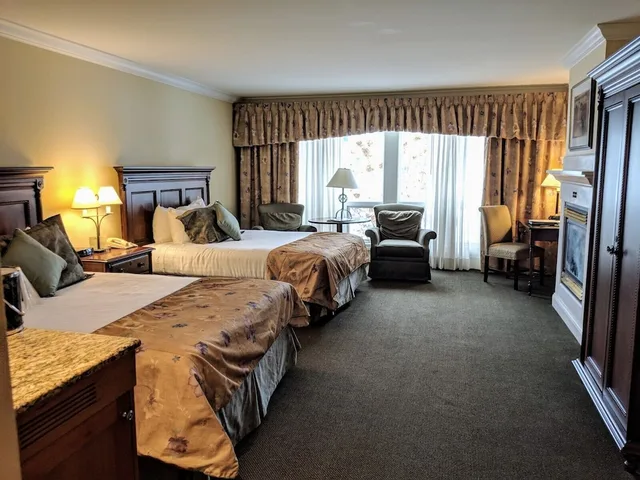 غرفة فاخرة بسريرين كوين، Stoweflake Mountain Resort Spa 2/3