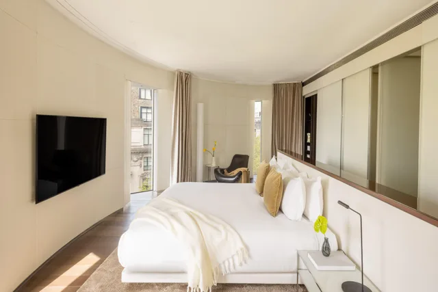 3 Bedrooms, Beyond Me, Suite, Panoramic City View, Me London Hotel 2/5