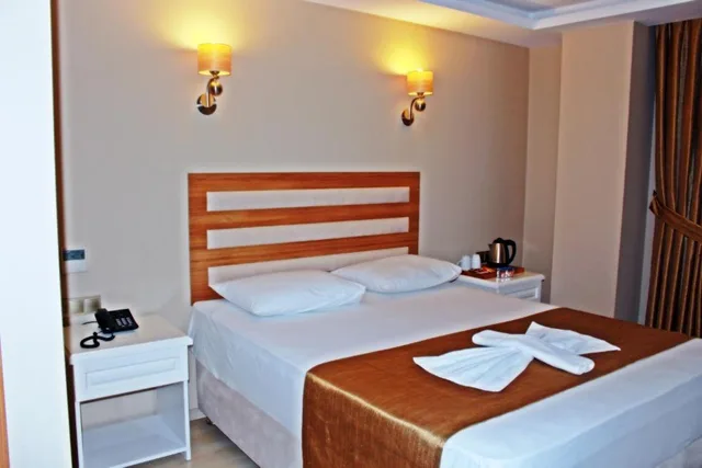 غرفة ديلوكس بسرير مزدوج بإطلالة جزئية على البحر، Feza Otel 1/8