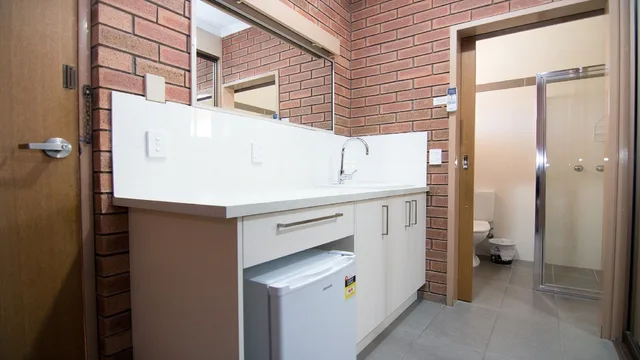 غرفة قياسية بسرير كوين، Ashleigh Court Motor Inn 3/3