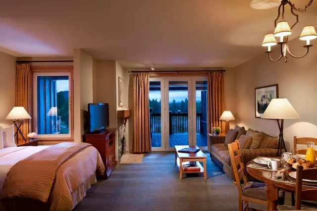 Studio, Queen Bed, Juniper Springs Resort 1/3
