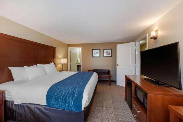 جناح بسرير كينج وسريرين كوين، Comfort Inn & Suites Northern Kentucky 1/8