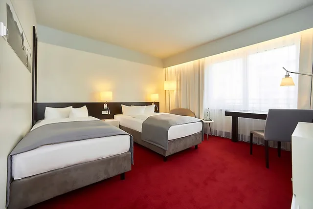 غرفة قياسية بسريرين منفصلين، Holiday Inn Berlin Airport Conference Centre Formerly Holiday Inn Berlin International Airport 8/10