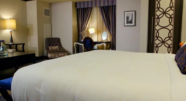غرفة تنفيذية بسرير كينج، Saratoga Casino Hotel 1/3