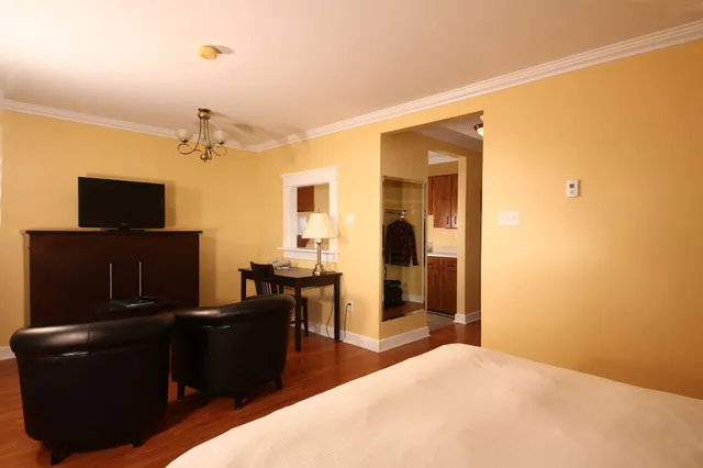 جناح ديلوكس بسرير كوين، Grenfell Heritage Hotel & Suites 1/2