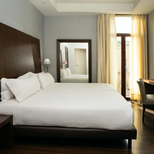 Cool, Comfort, King Bed, Ramblas View، Hotel Ramblas Internacional 2/5