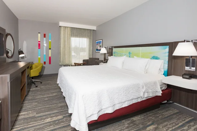 غرفة بسرير كينج بإطلالة على المدينة لذوي الإعاقة، HAMPTON INN ST. AUGUSTINE BEACH 2/4