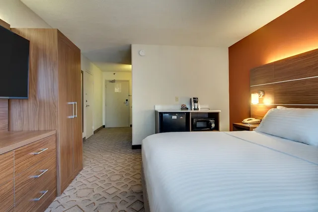 غرفة قياسية بسرير كينج، Holiday Inn Express Poughkeepsie 1/10