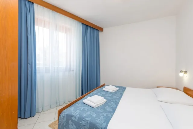 شقة بسرير مزدوج بإطلالة على البحر بشرفة بغرفة نوم واحدة مع أريكة، Maistra Select Riva Apartments Vrsar 1/2