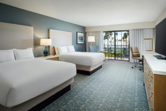 غرفة بسريرين كوين بإطلالة على البحر لذوي الإعاقة، Hilton Santa Barbara Beachfront Resort 1/3