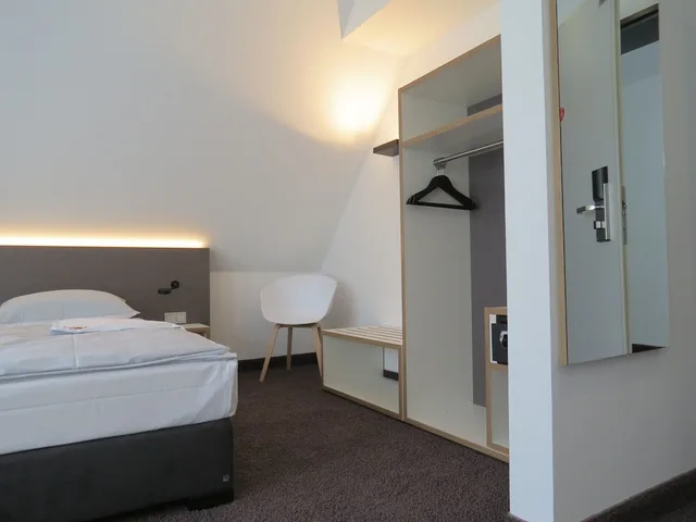 جناح كومفورت بسرير مزدوج وسريرين منفصلين بغرفتي نوم، Comfor Hotel 2/3