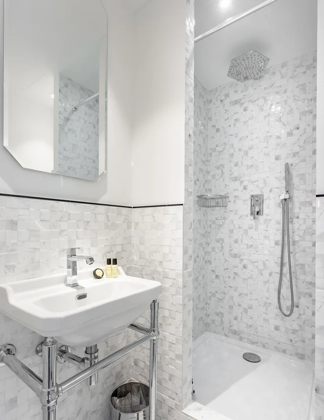 غرفة ثلاثية بسرير مزدوج وسرير فردي، Hotel Clarisse 2/7