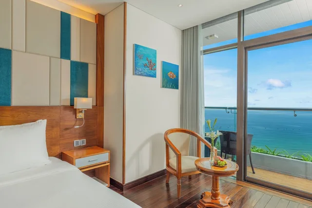 Deluxe, King Bed, Ocean Front, Balcony, Mandila Beach Hotel Danang 4/6