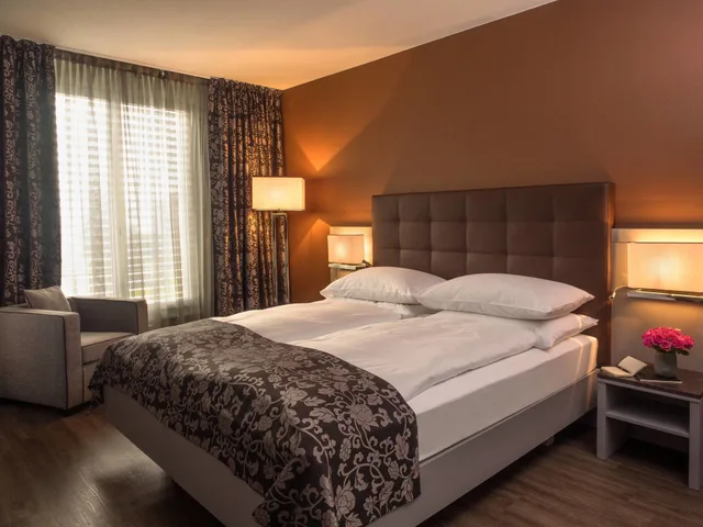 Chic, Comfort, Queen Bed, Lake View، Hotel Belvedere Locarno 2/5