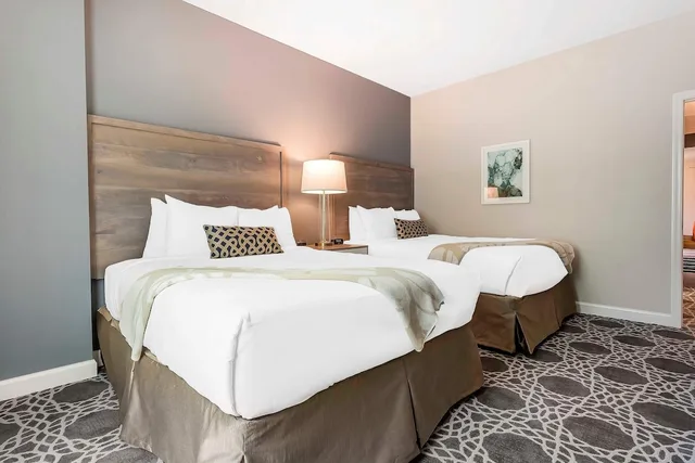 جناح بسرير كينج وسريرين كوين بغرفتي نوم مع أريكة، Hilton Vacation Club King 583 Charleston 7/10
