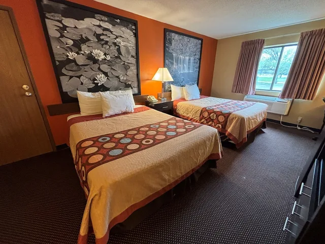 غرفة قياسية بسريرين كوين للمدخنين، Super 8 by Wyndham Du Quoin 3/9