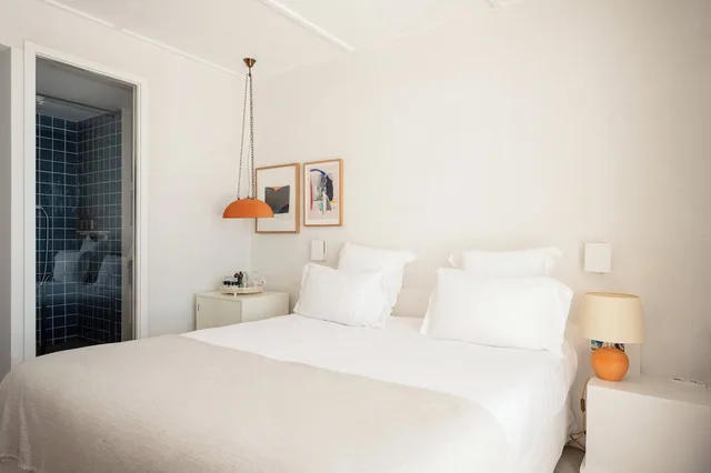 جناح عائلي بسريرين مزدوجين بإطلالة على البحر مع أريكة، Hotel Les Roches Rouges 2/7