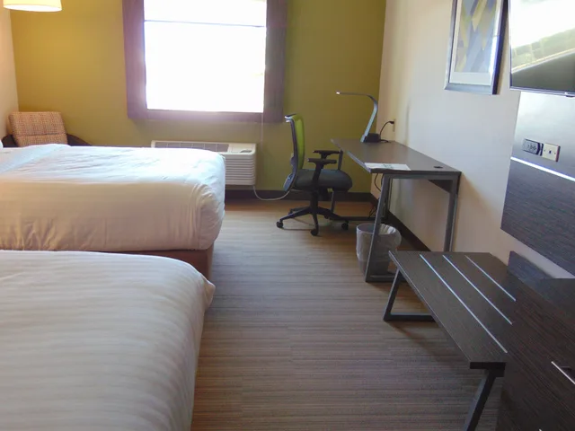 جناح بسريرين كوين، Holiday Inn Express Suites Boynton Beach West 1/7
