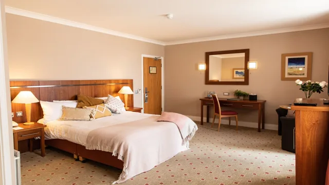 غرفة ديلوكس بسرير مزدوج، Lahinch Coast Hotel Suites 1/3