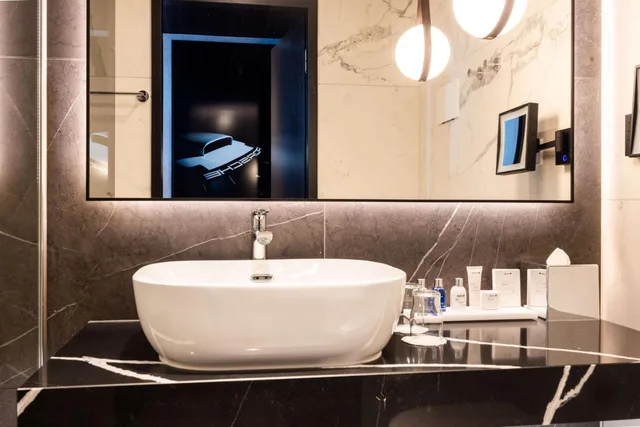 غرفة بريميوم، Radisson Blu Hotel at Porsche Design Tower Stuttgart 5/10
