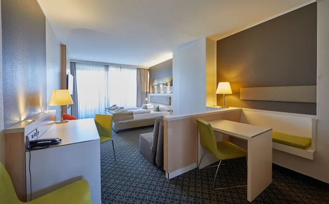 غرفة بريفيليج بسرير كينج بشرفة، Mercure Severinshof Koeln City Hotel 5/10