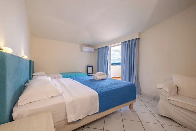 Family, 1 Double and 3 Single Beds، Porto Koukla Beach Hotel 10/10