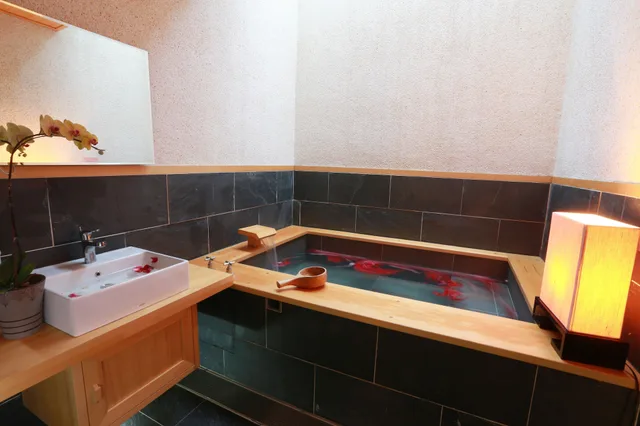 Gallery, Quadruple, 2 Double Beds، Green Life Spa 3/3