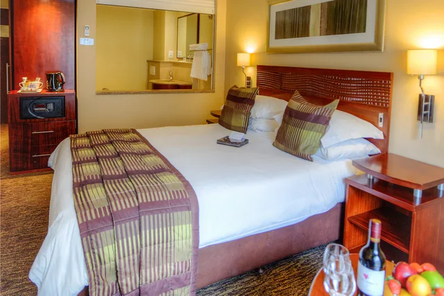 غرفة قياسية مفردة بسرير مزدوج، City Lodge Hotel at OR Tambo International Airport 2/3