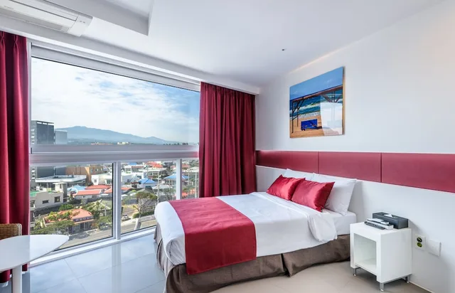 Room, Queen Bed, Town View، Aimi Jeju Beach Hotel 4/6
