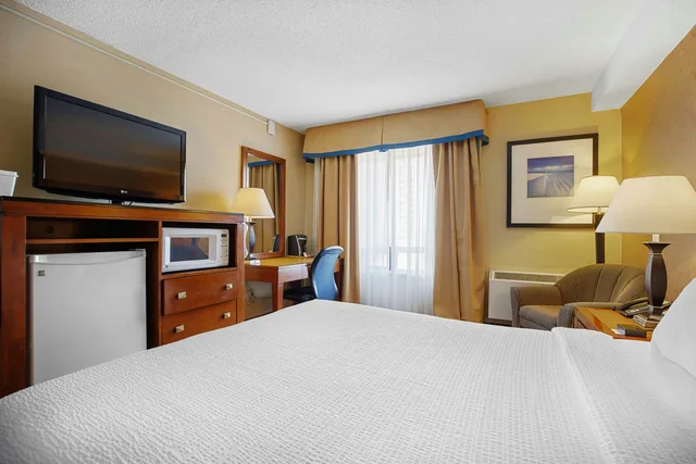 غرفة قياسية بسرير كوين، Sandman Hotel & Suites London Downtown 1/3