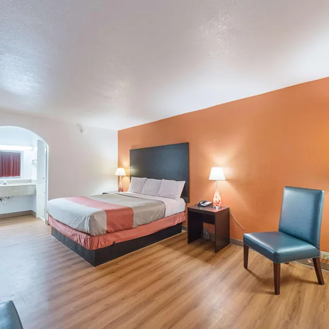 غرفة بسرير كينج، Motel6 San Antonio, TX - I-10 West 4/10