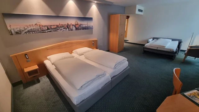 غرفة بسرير مزدوج مع أريكة، Hotel Panorama Hamburg-Harburg 4/7