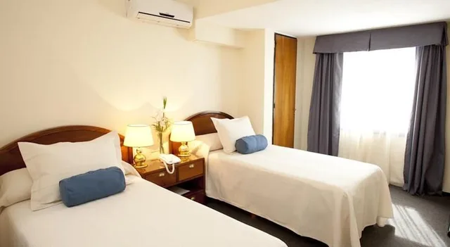 غرفة قياسية ثلاثية، Hotel Centro Naval 1/2
