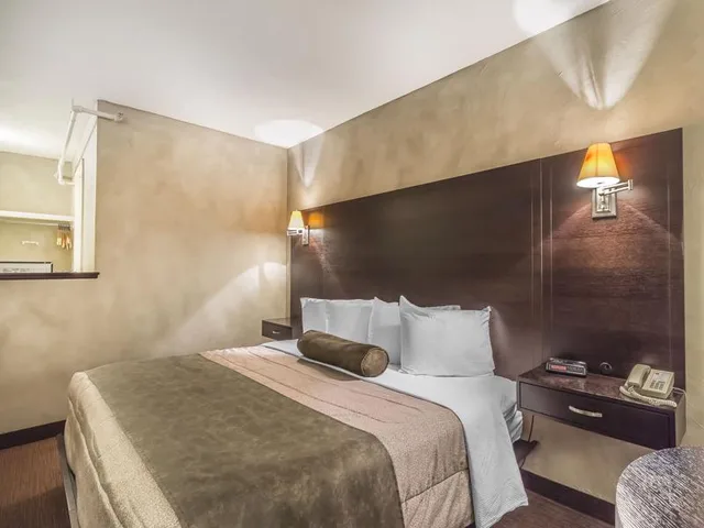 غرفة بسرير مزدوج، Quality Hotel & Conference Centre Campbellton 1/1