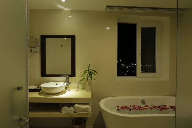 غرفة ديلوكس بسرير مزدوج بإطلالة على النهر، River Suites Hoi An Hotel 3/3