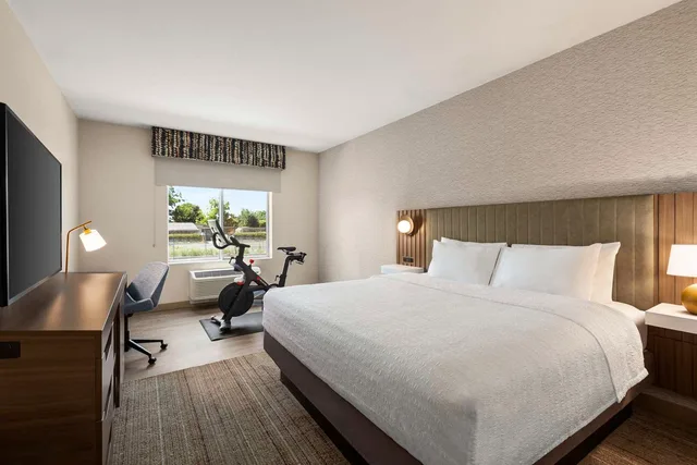 Fitness, King Bed، Hampton Inn Stockton, CA 1/2