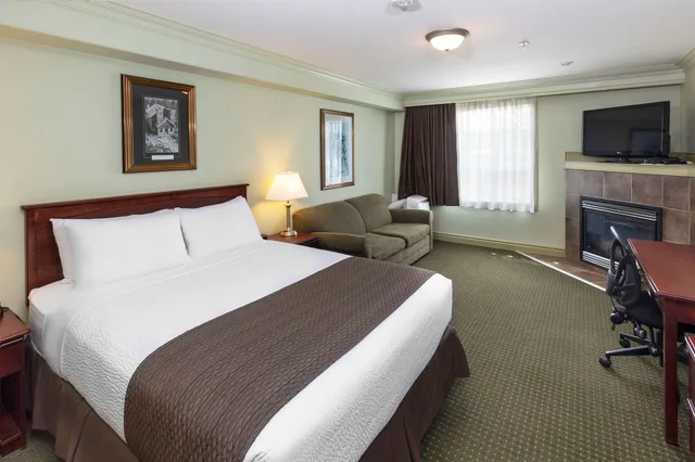 Standard, Queen Bed, Quality Inn & Suites Whitecourt 1/10