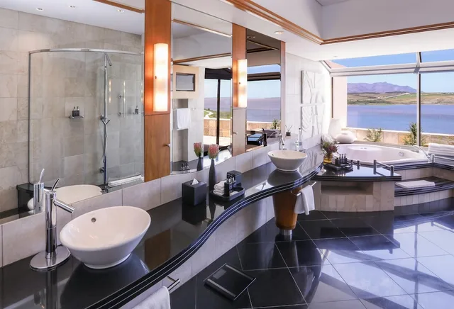 Presidential, Suite, King Bed, Lagoon View، Arabella Hotel Golf & Spa 2/2