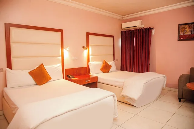 جناح عائلي بسرير كينج وسرير كوين، Denis Hotel 1/4