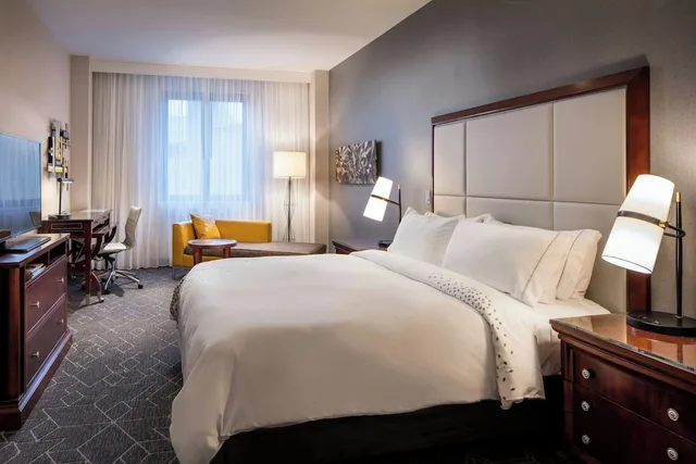 Club, King Bed, Renaissance Providence Hotel 6/10