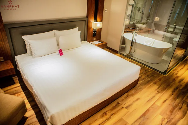 جناح جونيور بسرير كينج، Van Phat Riverside Hotel 8/10