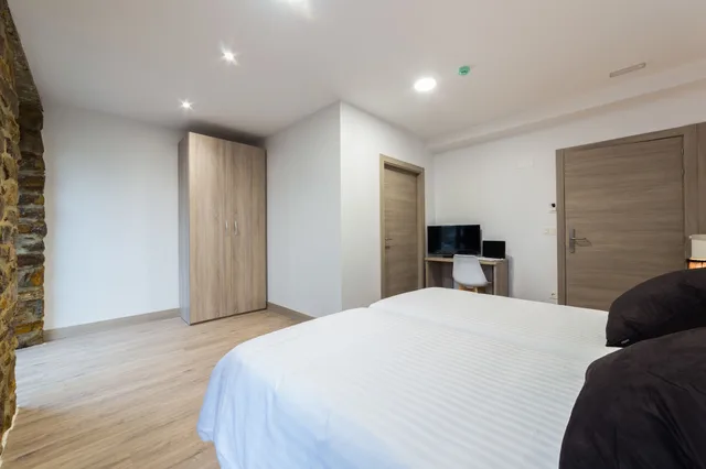 غرفة ثلاثية بثلاثة أسرّة بشرفة، Petit Hotel Goierri 2/4