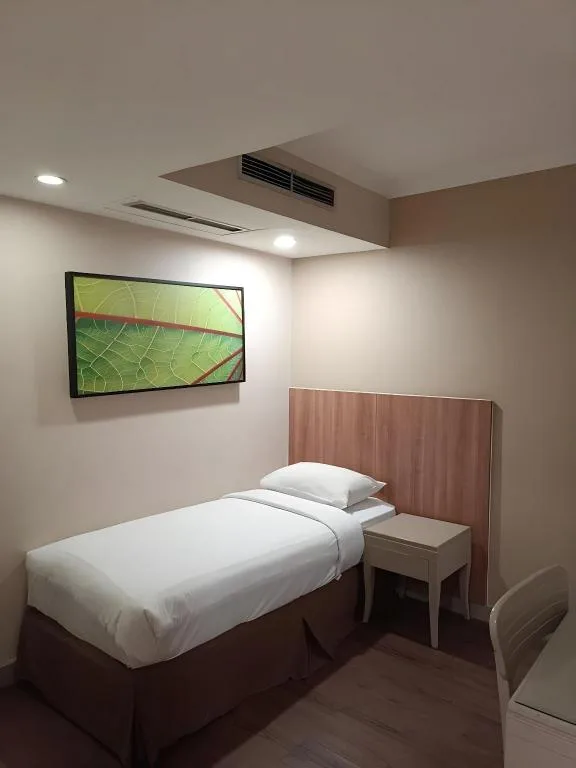 غرفة بزنس بسرير فردي بغرفتي نوم، Grand Tropic Suites Jakarta 3/8