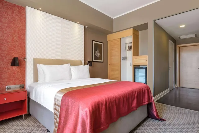 Superior, King Bed, Ramada Plaza by Wyndham Eskisehir 3/4