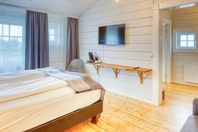 جناح جونيور بسرير كوين، Hotel Breiodalsvik 4/7