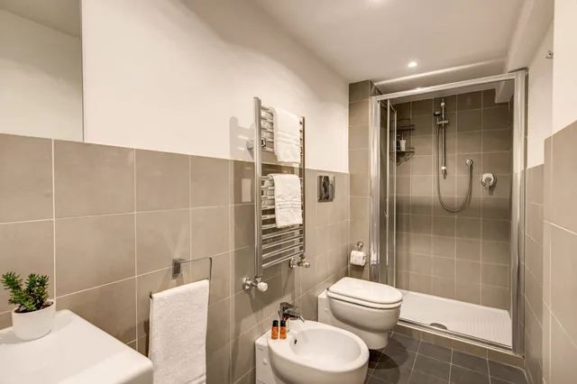 شقة بشرفة، Tritone Top House 6/7