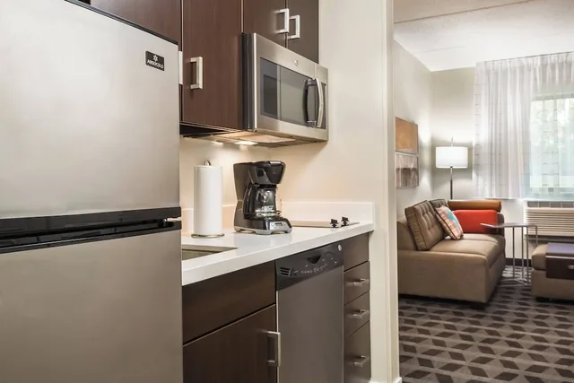 جناح بسرير كينج مع أريكة لذوي الإعاقة، TOWNEPLACE SUITES LATHAM ALBANY AIRPORT 8/9